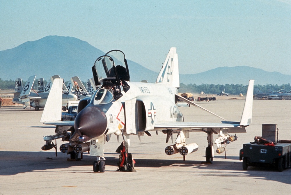 McDonnell_Douglas_F4B_Phantom_II_151458,_Da_Nang,_May_1965