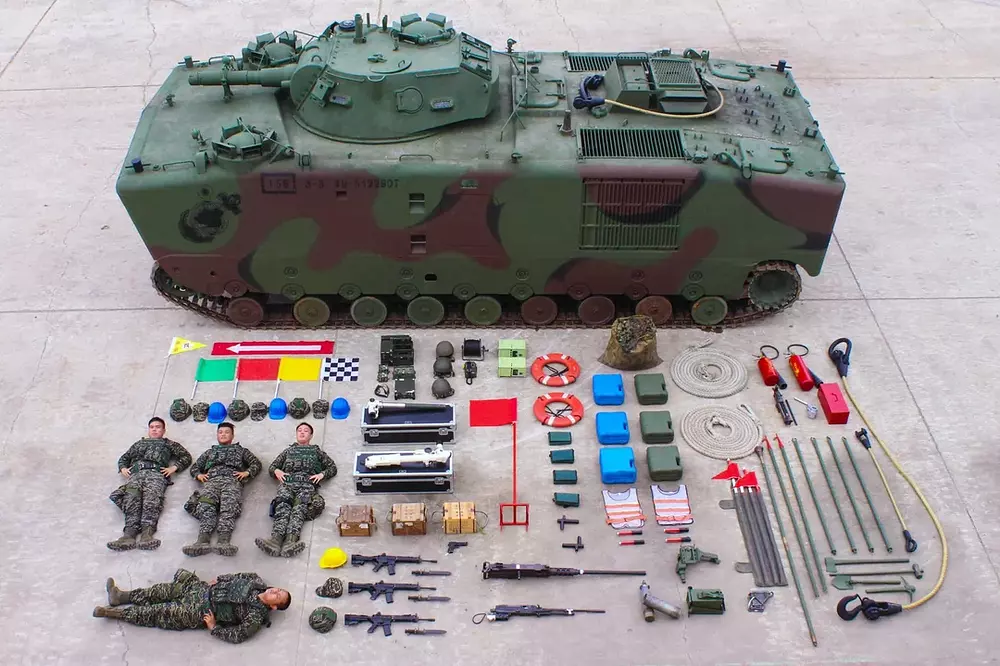 2019-taiwan-marine-corps-shows-off-their-lvth6-amphibious-v0-8EIz_rLJbSgsv1veBWw8_ThZ-v18cndVBOr0Hu-nHEo