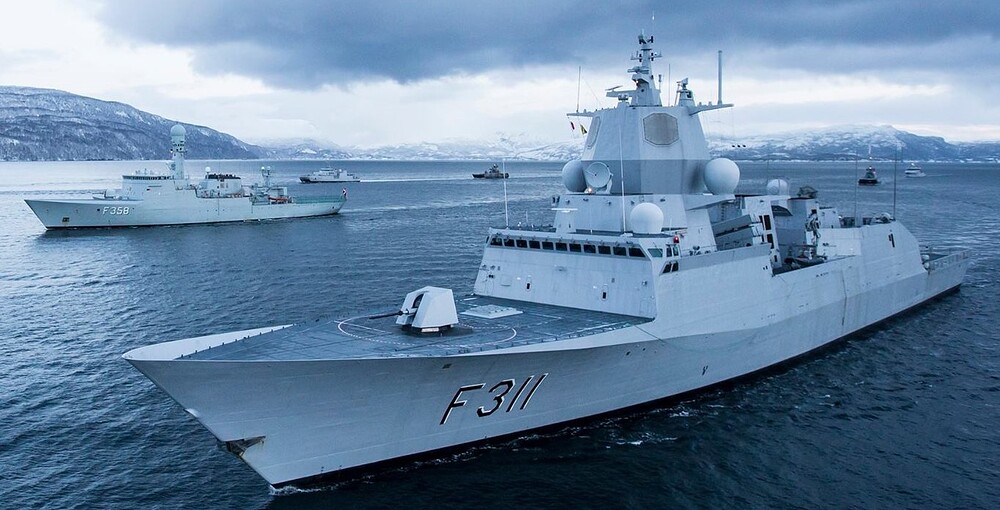 Sjøforsvaret23 nov 2015 FB  Roald Amundsen (F311),  Triton (F358). Sortland (W342), under øvelse Flotex 2015 i Ofotfjorden. Foto Elias Engevik-Sjøforsvaret - Copy