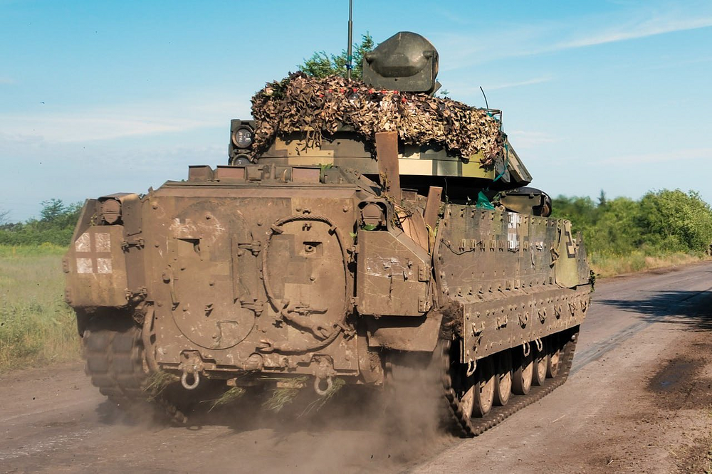 m2a2-ods-sa-bradley-in-ukrainian-service-v0-0ln7sweeix5b1