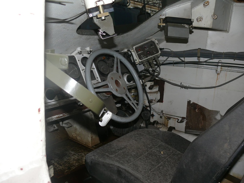 erc_panhard_proto_saumur_chassis_interieur_avant_poste_conduite (1)