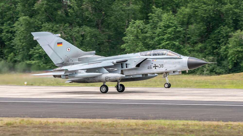 kampfflugzeug-tornado-beim-start