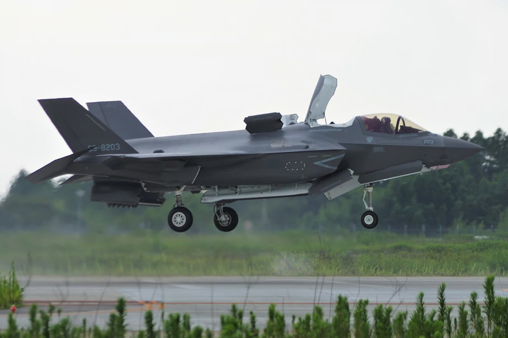 Japanese F-35B Lightnin II in Nyutabaru air base