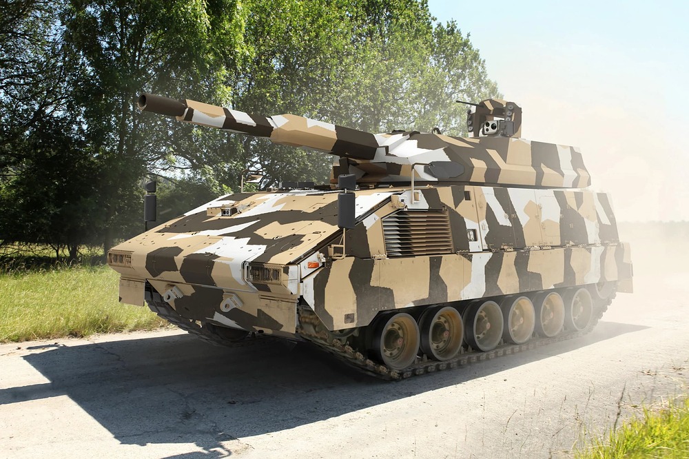 2560px-Tracked_Boxer-1