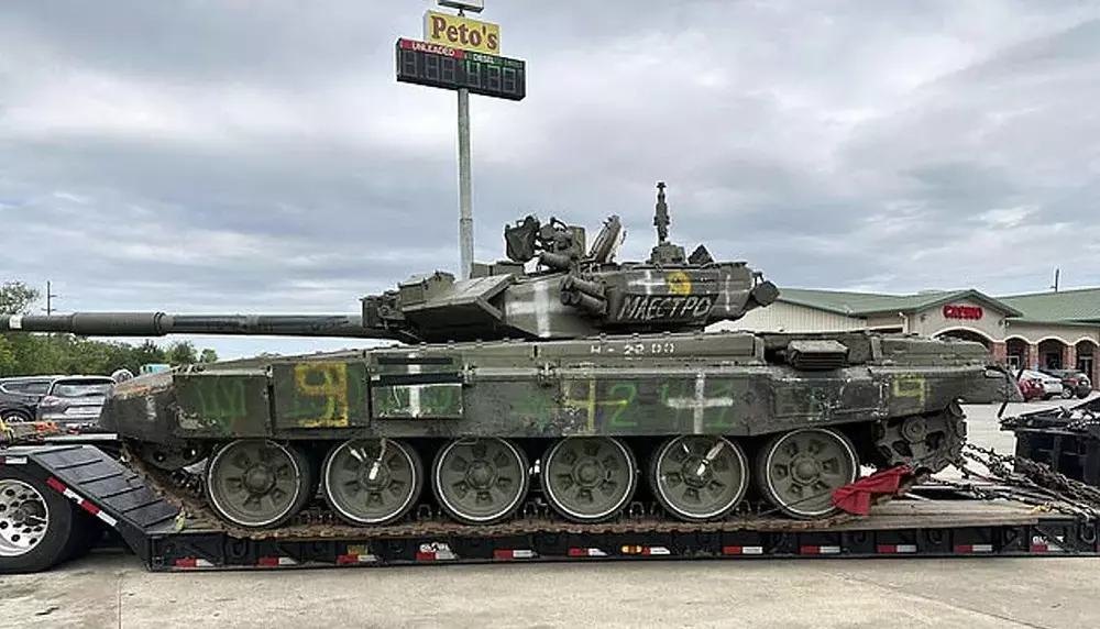 captured-russian-t-90a-tank-spotted-on-a-trailer-at-a-truck-v0-v1gj5ez19hua1
