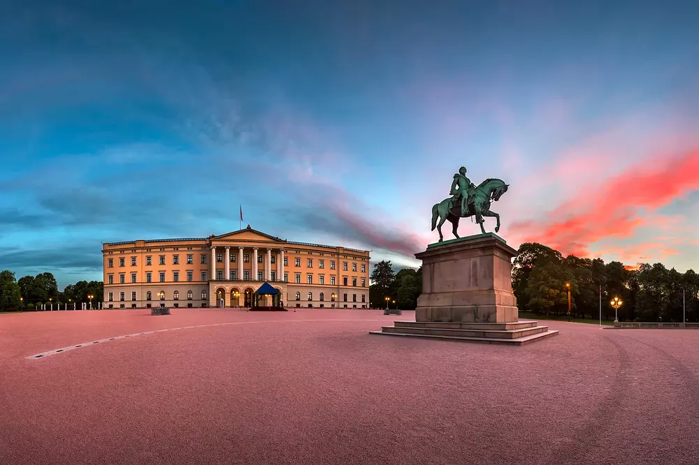 Oslo-royal-palace-449952094