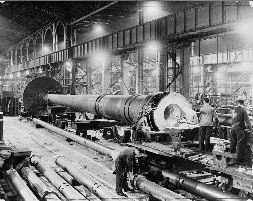 A-16-inch-45-gun-intended-to-arm-the-Lion-class-battleship-being-gauged