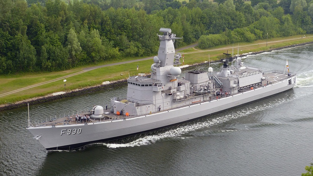 Le F930 LEOPOLD I dans le canal de Kiel, le 9 juin 2014-2