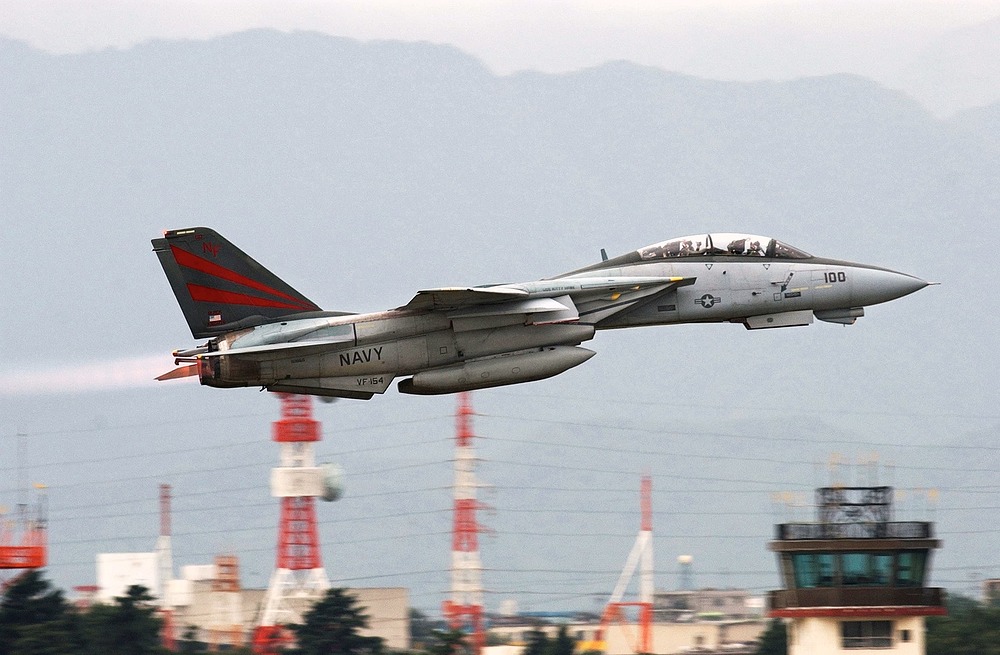 US_Navy_030924-N-5961C-001_An_F-14_Tomcat_assigned_to_the_'Black_Knights',of_Fighter_Squadron_One_Five_Four(VF-154)_departs_Naval_Air_Facility_Atsugi,_Japan