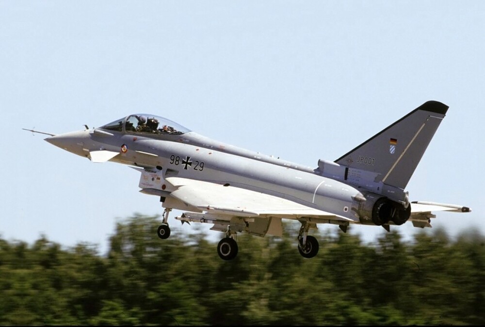 peter-weger-makes-his-maiden-flight-in-eurofighter-typhoon-da-1