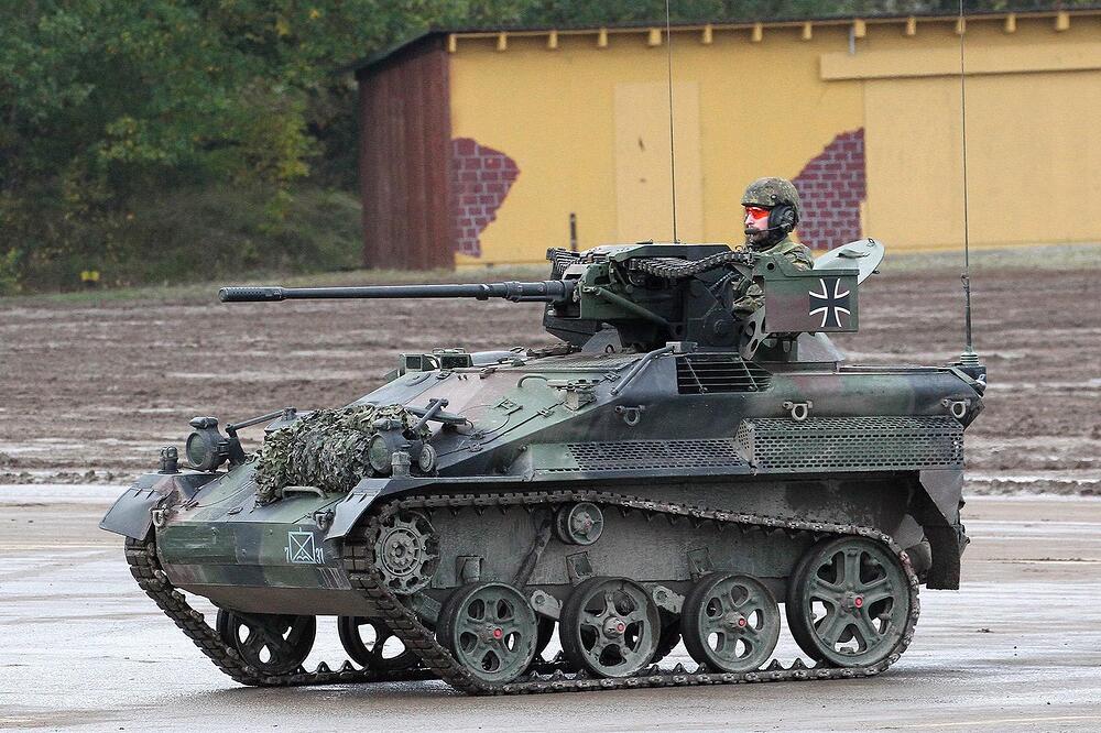 wouldnt-the-wiesel-1a4-perfect-against-the-mist-if-it-v0-zfeb3mpzi75d1