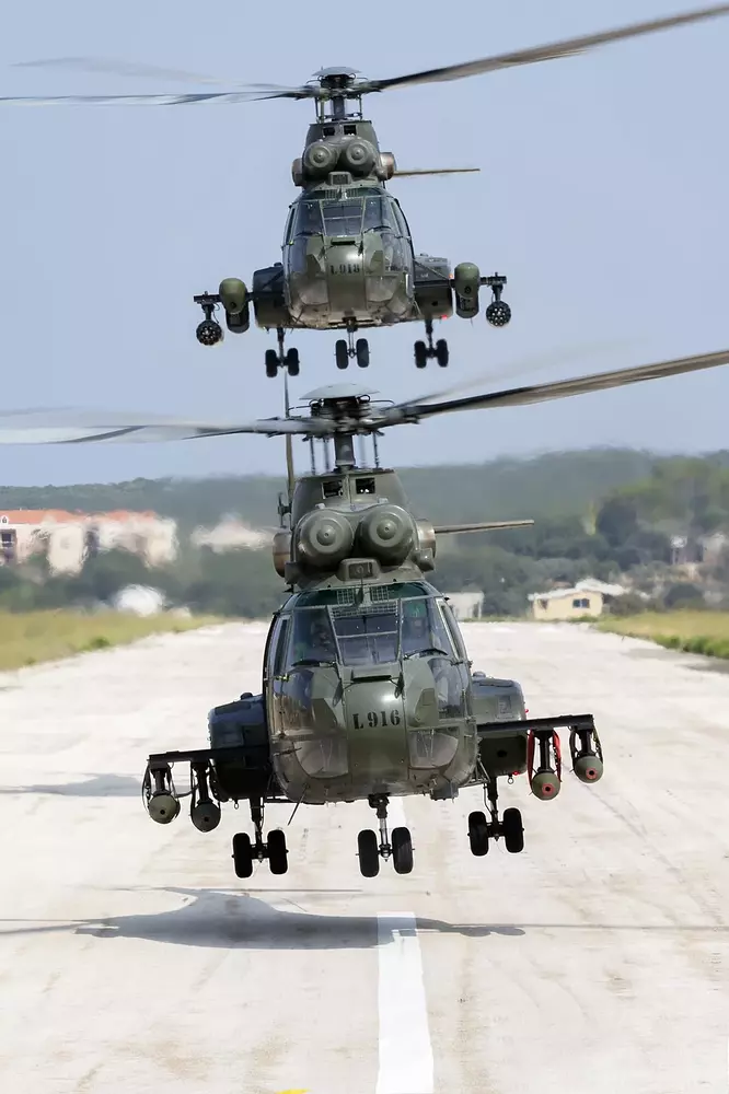 lebanese-air-force-iar-330-pumas-modified-into-gunships-v0-2i57745tw63a1