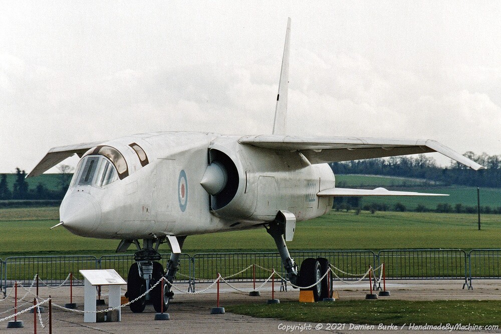xr222-duxford-000408-200004080547