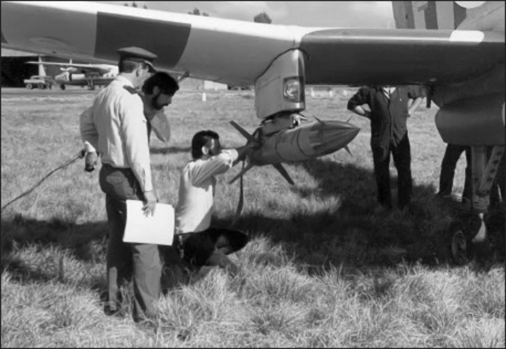 IA-58 Pucará con Misil MP-1000 Martín Pescador año 1981