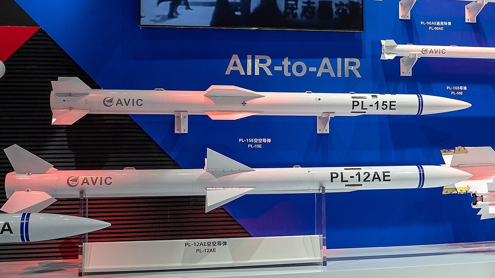 pl-15-missile-102425-wikimedia