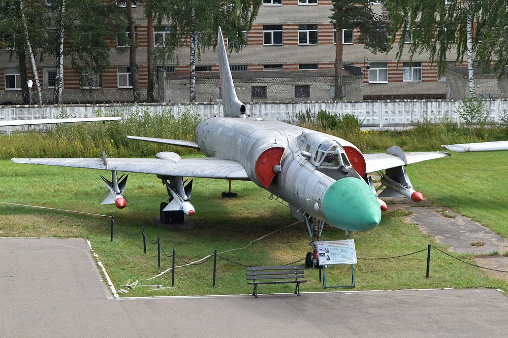 Tupolev_Tu-128_‘0_red’_(38798117954)