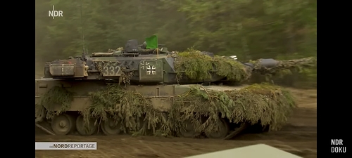 this-is-how-camouflage-looks-irl-on-leopard-2s-v0-90lchr3lew0a1