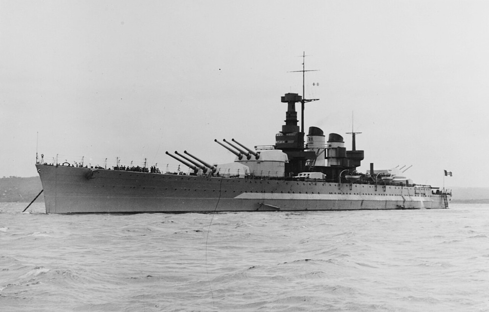 Vittorio Veneto shortly before completion in 1940