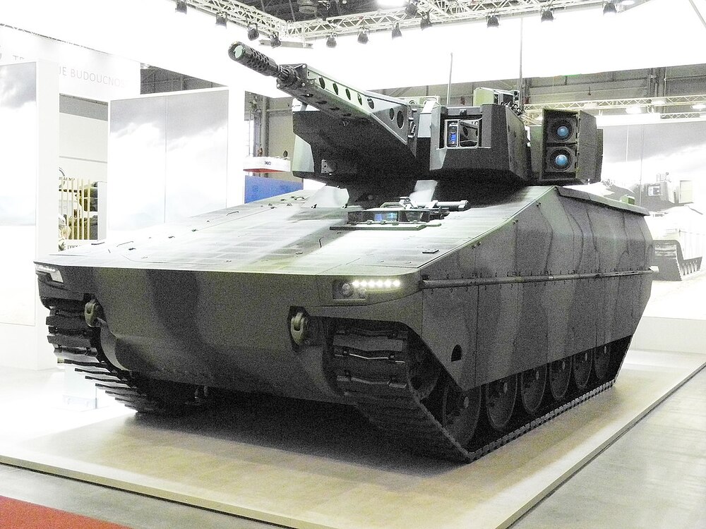 1280px-Lynx_front_at_IDET_2017