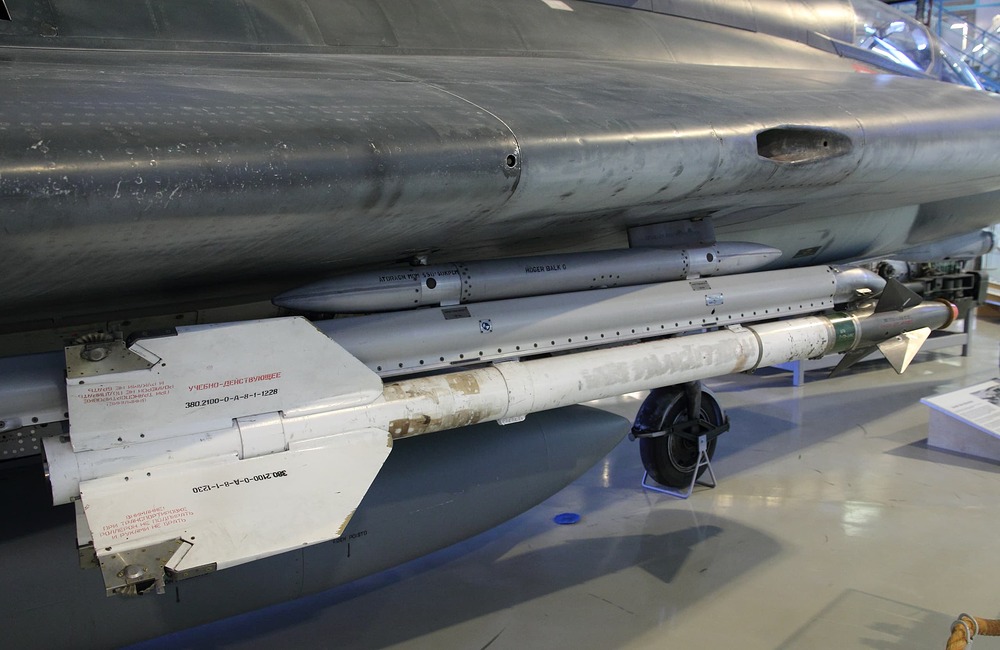 Saab_35FS_Draken_DK-223_R-13M_Keski-Suomen_ilmailumuseo_1