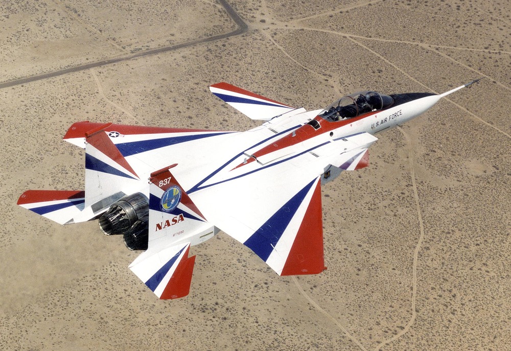 F-15B_ACTIVE_is_shown_flying_at_low_altitude_during_a_High_Stability_Engine_Control_(HISTEC)