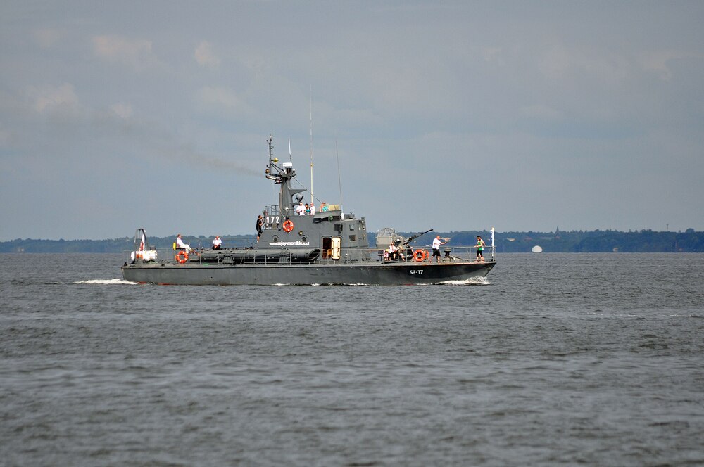 Kołobrzeg,_Hafen,j(2011-07-26)_by_Klugschnacker_in_Wikipedia