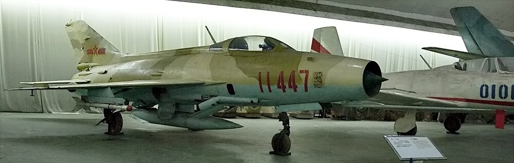 J-7_fighter_at_the_China_Aviation_museum