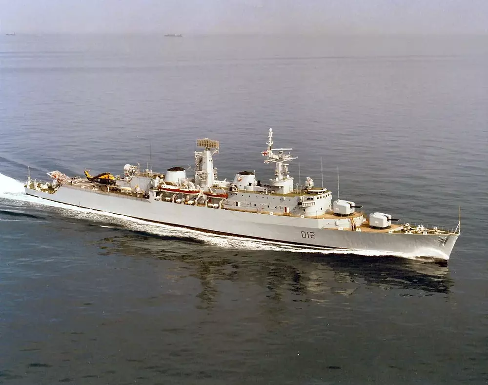 1200-x-948-hms-kent-a-county-class-destroyer-probably-the-v0-rewq0qe5zb1c1