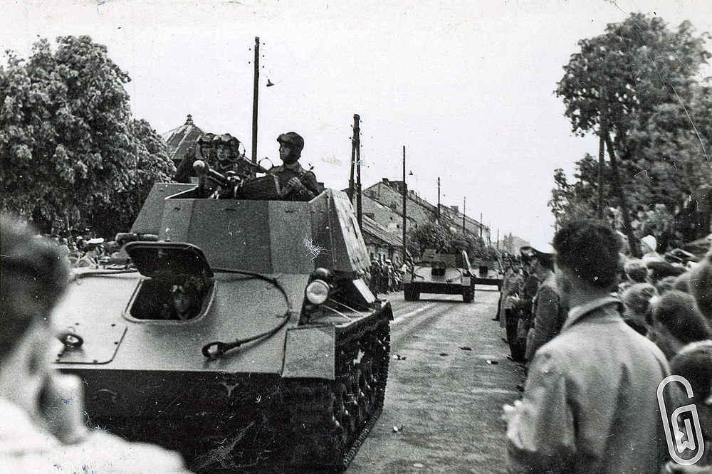 TOSU-76 (Defilada Mazowieckiej Brygady KBW, 20 maja 1962 r) (Ź - gorawspomnien.pl)