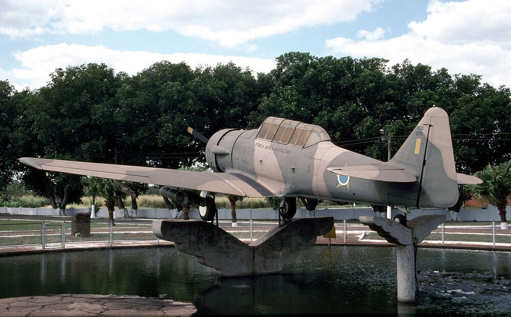 1280px-T-6_at_Campo_Grande_(14438094652)