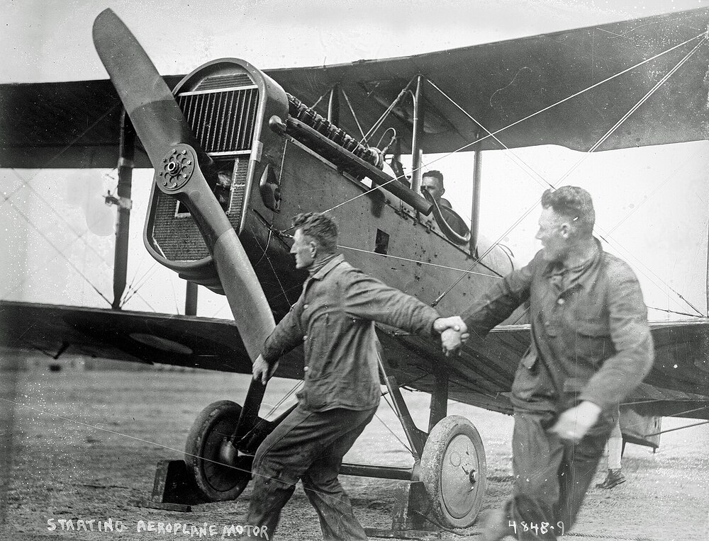 01-1917-DH4-engine-start