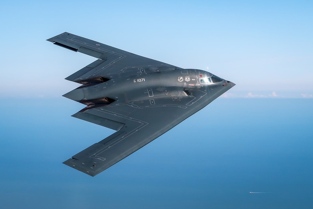 RAF_F-35B_integration_flying_training_with_USAF_B-2_30092019_-_4