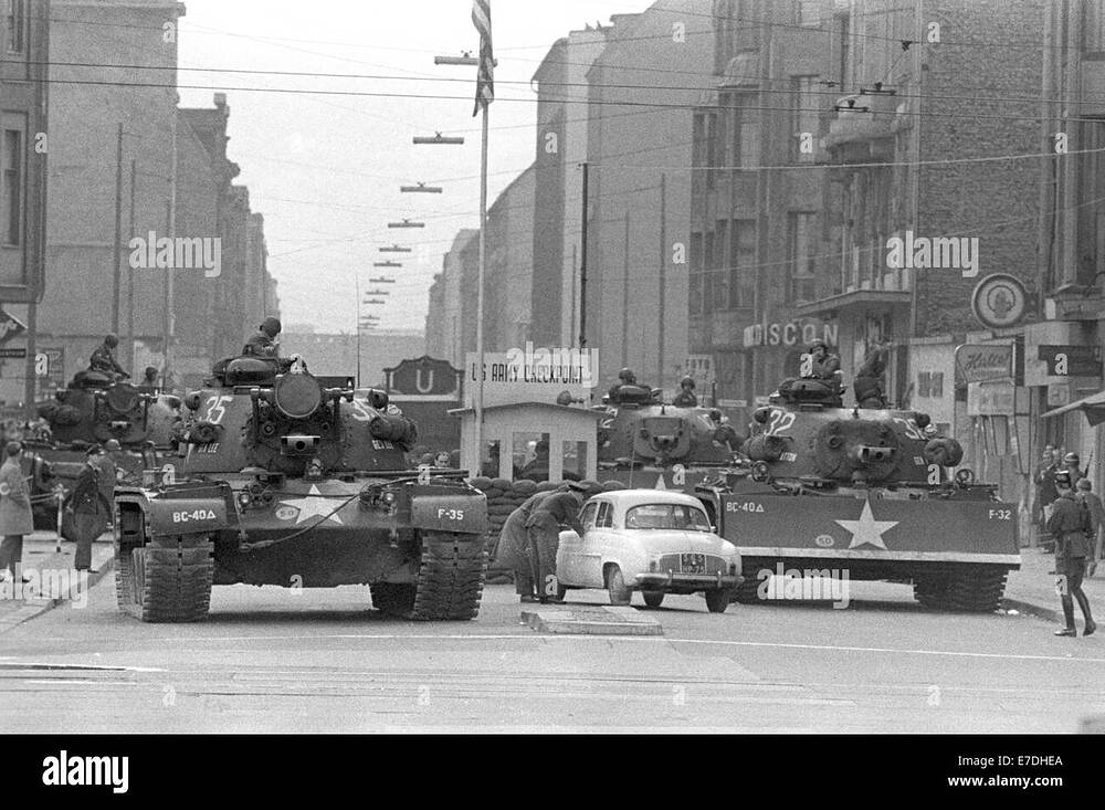 american-tanks-are-parked-at-checkpoint-charlie-border-crossing-on-E7DHEA