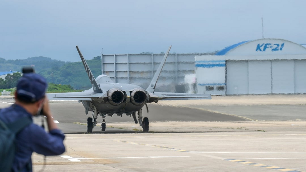 KF-21 Unit 001 taxiing, rear