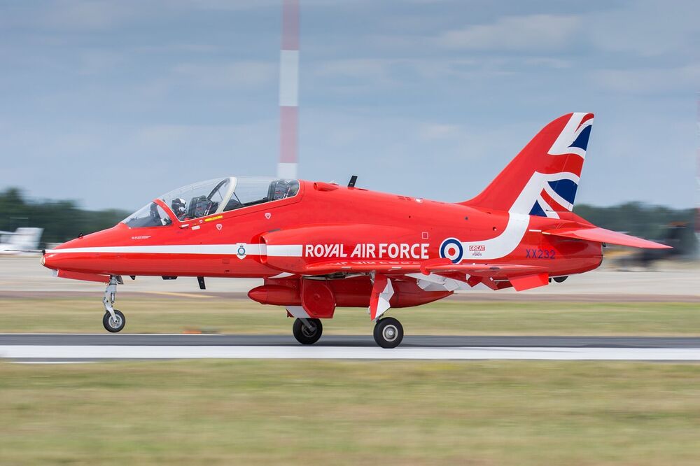RAF-Red-Arrows-BAE-Hawk-Landing-RIAT-2015