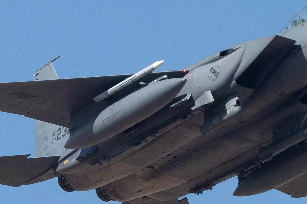 why-does-this-inert-aim-120-not-have-wings-v0-781t5hyrdzyb1