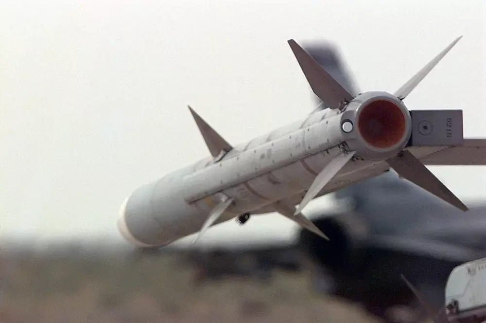 an-aim-120-advanced-medium-range-air-to-air-missile-amraam-on-the-wingtip-of-90a981-1024