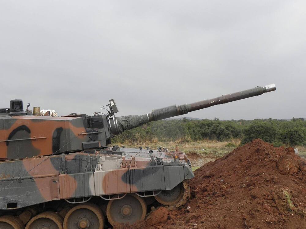 Leo2A4-105mm-gun-1