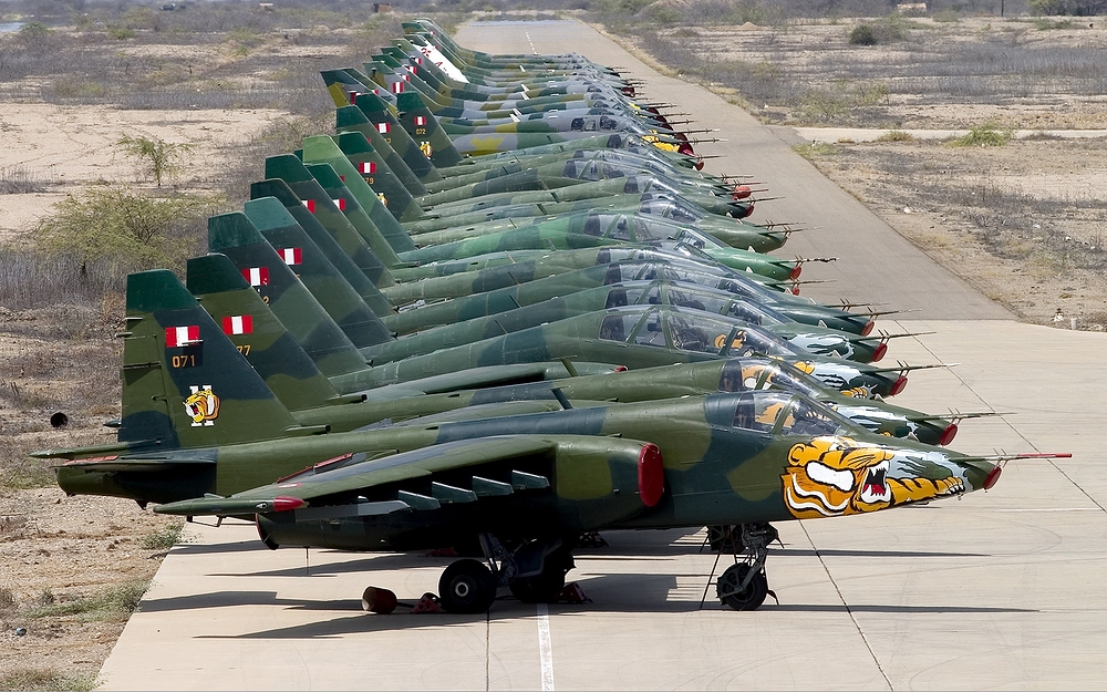 Peruvian_Air_Force_Sukhoi_Su-25_lineup_Lofting