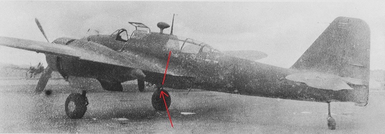 日本軍用機写真集 1 (戦闘機)_P123_爆弾ラック後端