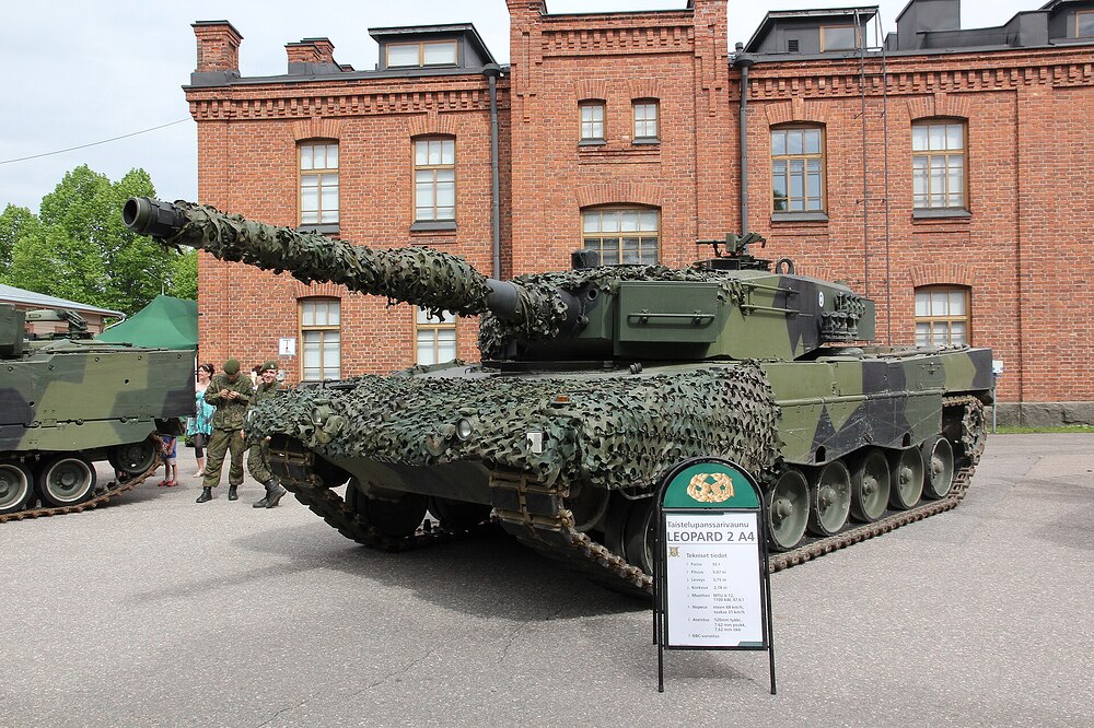 Leopard_2A4_Lippujuhlan_päivä_2014_2
