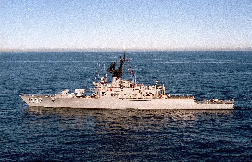 USS Bronstein (FF-1037) underway off the coast of Southern California (USA) on 24 November 1986