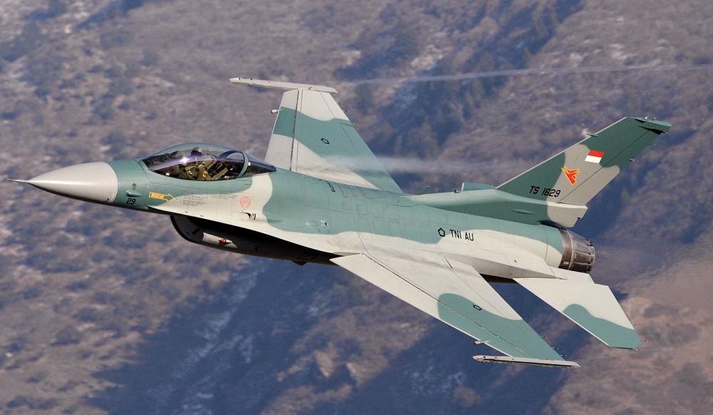 Indonesian_F-16C_Fighting_Falcon_during_a_functional_check