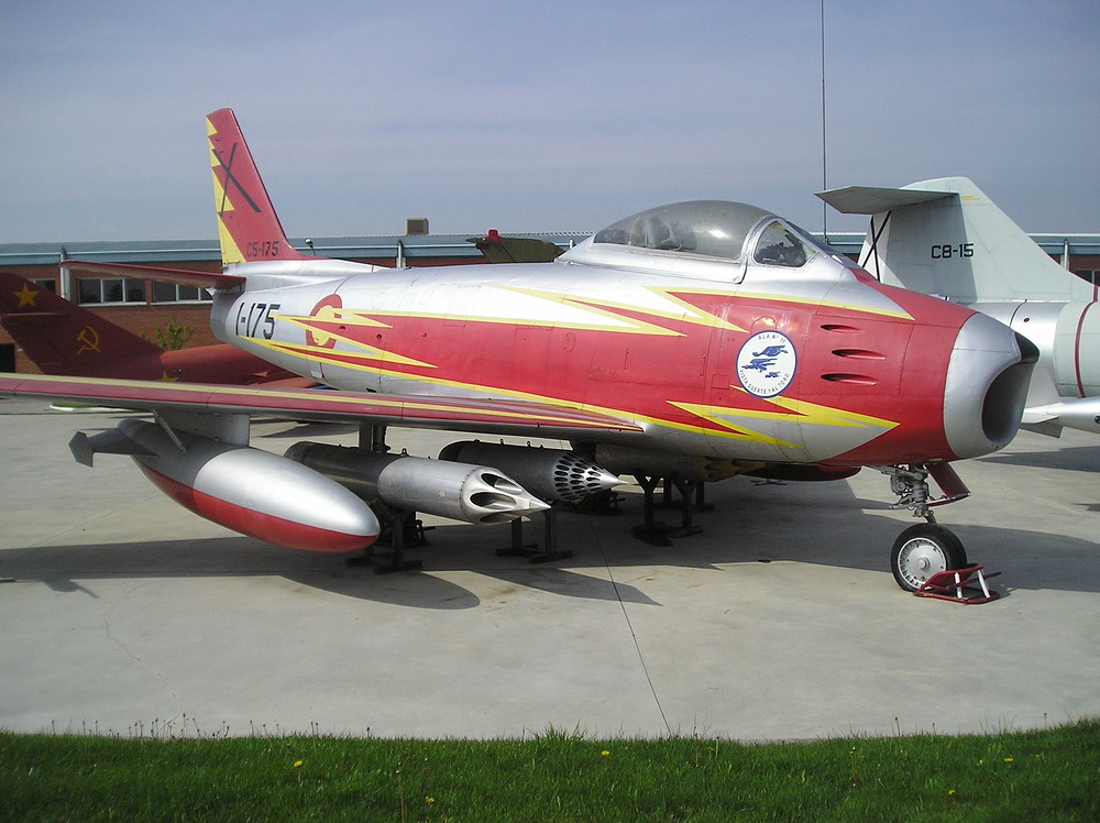 F-86F_Sabre_(Museo_del_Aire_de_Madrid)_(4)