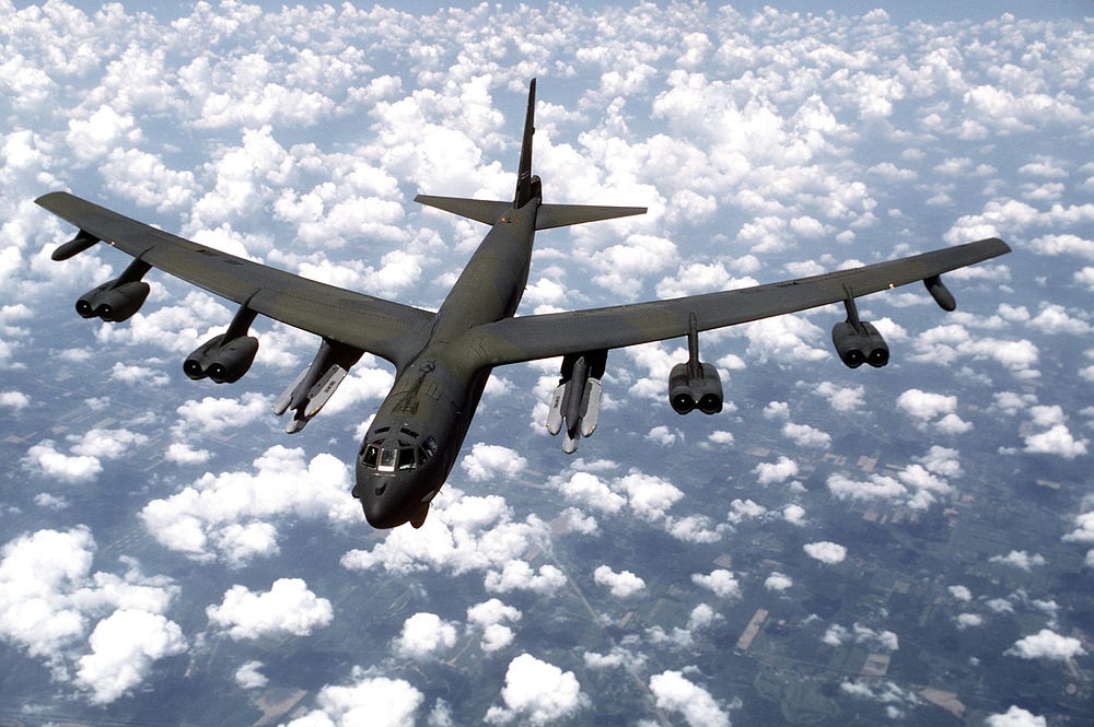 An air-to-air front view of a B-52G Stratofortress with six AGM-86B Air-Launched Cruise Missiles (ALCMs)