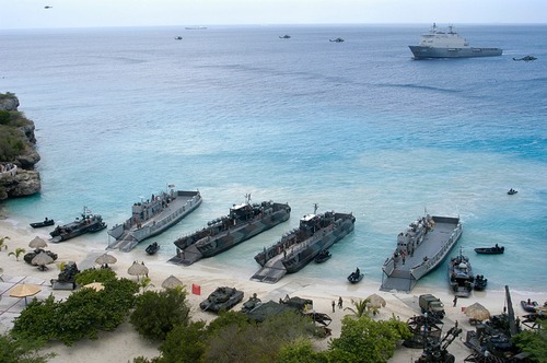 US_Navy_060606-N-8154G-115_Two_Landing_Craft_Utilities_(LCU)assigned_to_Amphibious_Craft_Unit_Two(ACU-2),_rehearse_storming_the_beach_in_Curacao,_Netherlands_Antilles