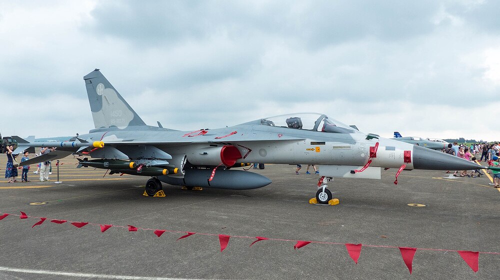 IDF_F-CK-1A_1450_Display_at_Ching_Chuang_Kang_AFB_Apron_20140719b