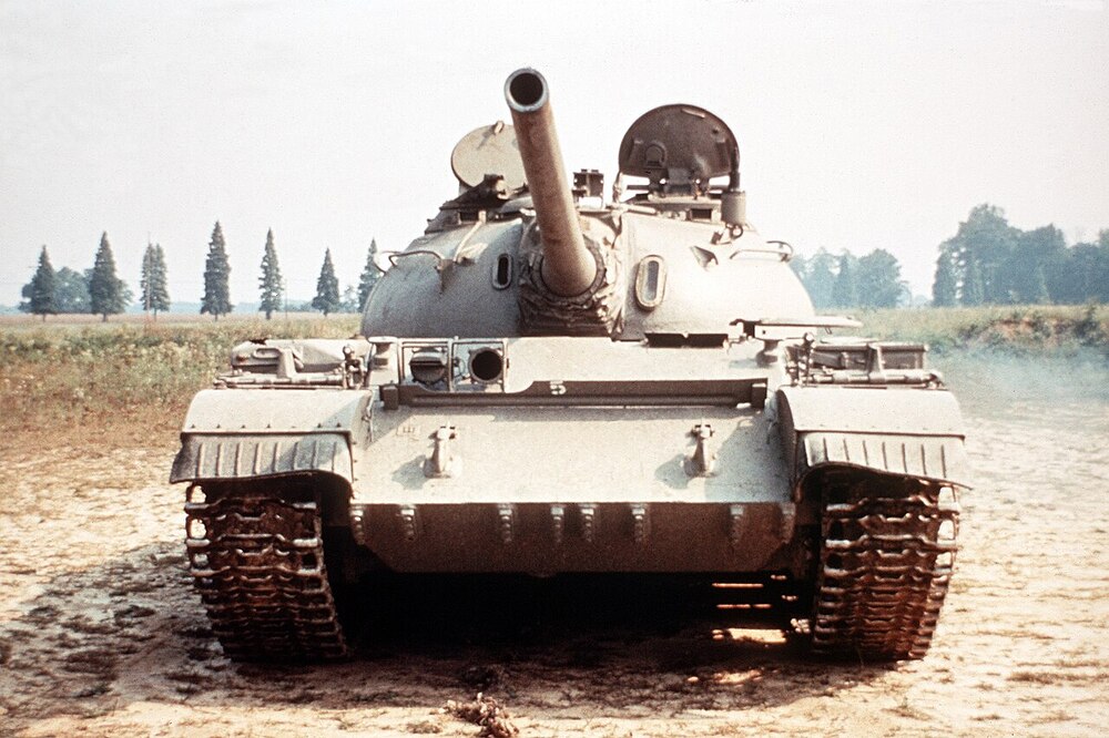 Front_view_of_a_T-54_tank