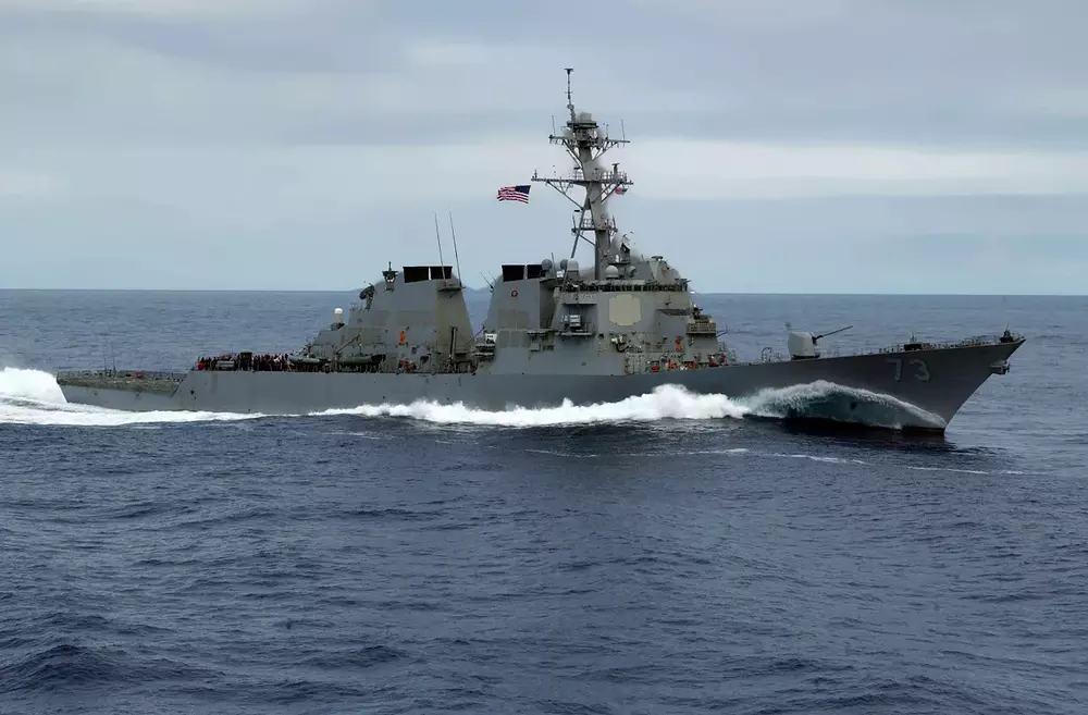 USS_Decatur_DDG-73_starboard_side_2006
