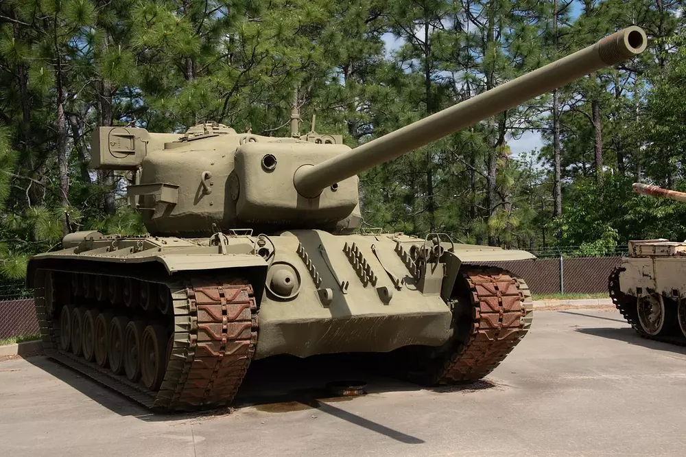some-american-heavy-tanks-at-the-us-armys-armor-and-cavalry-v0-6yl6nxksj1ze1